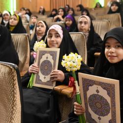 تصاویری از صدمین آیین اختتامیه کلاس های قرآن دوره پاییز - 14021125